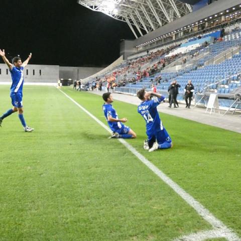 הפועל פ"ת ניצחה את הפועל ת"א - צפו בחגיגות האוהדים - ספורט בפתח תקווה