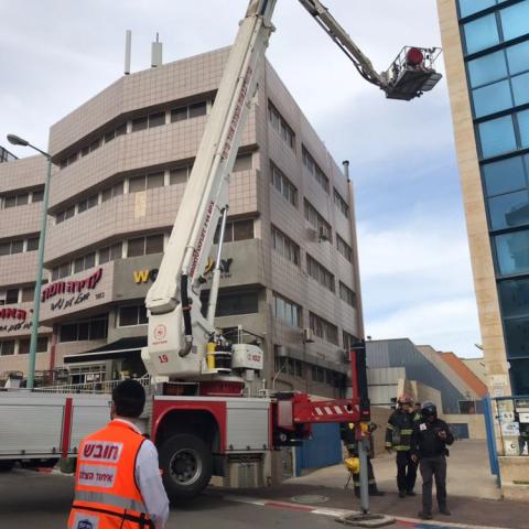 שריפה בחניון תת קרקעי של בניין משרדים ברחוב שוהם - חדשות בפתח תקווה