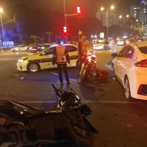 רוכב אופנוע נפצע בינוני בתאונת דרכים ברחוב גיסין - חדשות בפתח תקווה