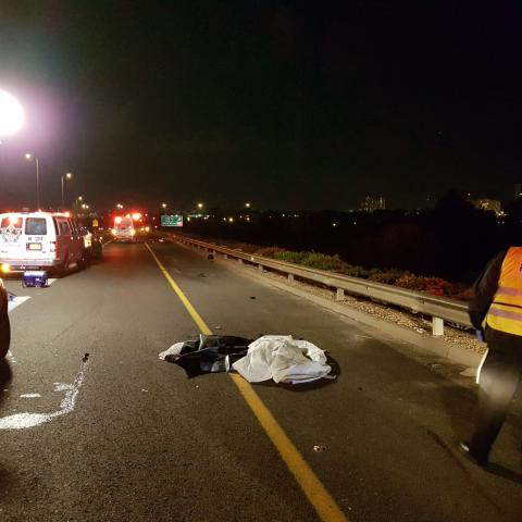 רוכב אופנוע בן 45 נהרג מפגיעת רכב במחלף התקווה בכביש 5 - חדשות בפתח תקווה