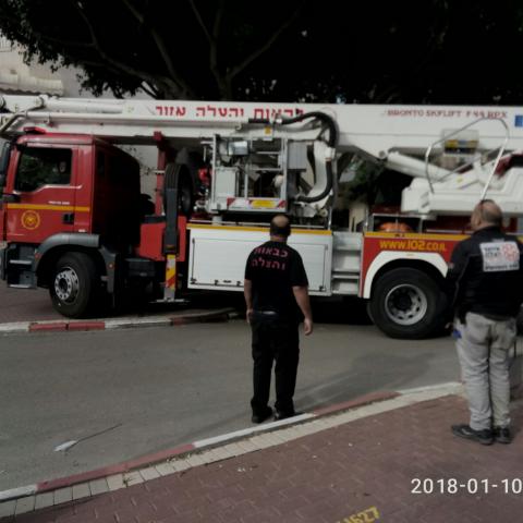 המשטרה, מד"א וכיבוי אש הוזעקו כדי לחלץ תושבת מביתה - הסתבר שלא הייתה בבית!! - חדשות בפתח תקווה