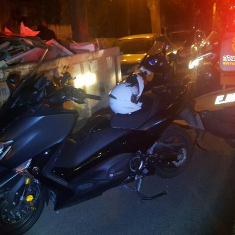 הולכת רגל נפצעה בינוני לאחר שנפגעה מאופנוע ברחוב שטמפפר - חדשות בפתח תקווה
