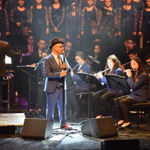 קונצרט הקונסרבטוריון העירוני עם הזמר והיוצר קובי אוז  - ערב של חוויה מרגשת ומלהיבה - תרבות ופנאי בפתח תקווה