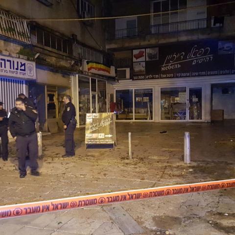 גבר נמצא ברחוב הברון הירש כשהוא פצוע בראשו ומצבו אנוש - חדשות בפתח תקווה