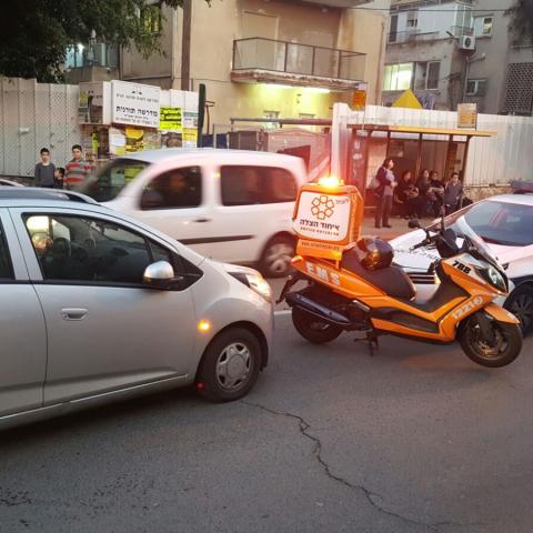הולך רגל נפצע בינוני מפגיעת אוטובוס ברח' רוטשילד - חדשות בפתח תקווה