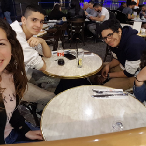 הסרט "אמא" זכה במקום הראשון בתחרות חביב הקהל בפסטיבל "אור הזהב" בערוץ 98 - חינוך בפתח תקווה