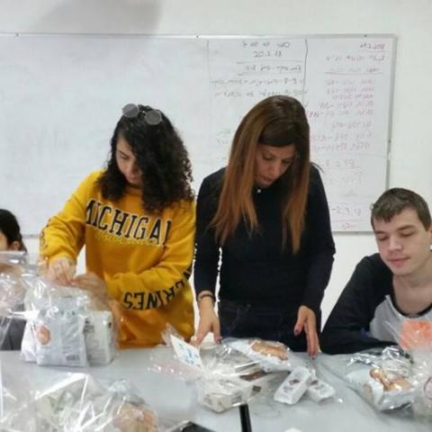 שיתוף פעולה בין תלמידי חטיבת רבין (חינוך מיוחד) וכיתת יב'8 מתיכון ברנר לבין וועדי שכונות - קהילות בפתח תקווה