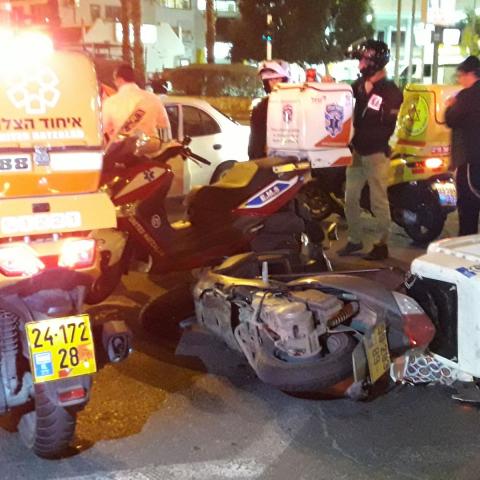 רוכב קטנוע נפצע בינוני בתאונה ברחוב ראשון לציון פינת רחוב גיסין - חדשות בפתח תקווה