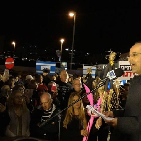  מוצ"ש בכיכר גורן - פרופ' זליכה: היועמ"ש הוא "סנגור משפחתי ולא תובע לאומי" - חדשות בפתח תקווה