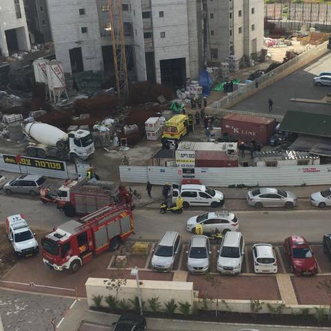 פועל נהרג באתר בנייה ברחוב מבצע הדקל - חדשות בפתח תקווה