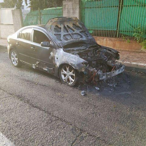 חשד להצתה: רכב עלה באש ברחוב דון יוסף הנשיא (סרטון) - חדשות בפתח תקווה