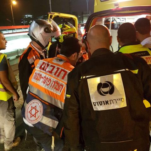 רוכב אופנוע בן 20 נפצע בינוני בתאונת דרכים באם המושבות - חדשות בפתח תקווה