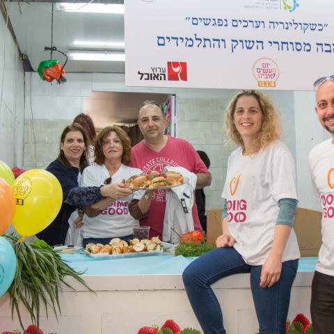 כשקולינריה וערכים נפגשים –  פתחו שולחן ביום המעשים הטובים - מעשים טובים בפתח תקווה