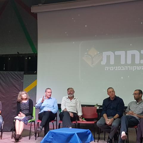 הצגה חדשה עוסקת בהתמודדות בני נוער בציונות הדתית עם הפיתויים הזמינים באינטרנט ובמכשירים הסלולריים - תרבות ופנאי בפתח תקווה