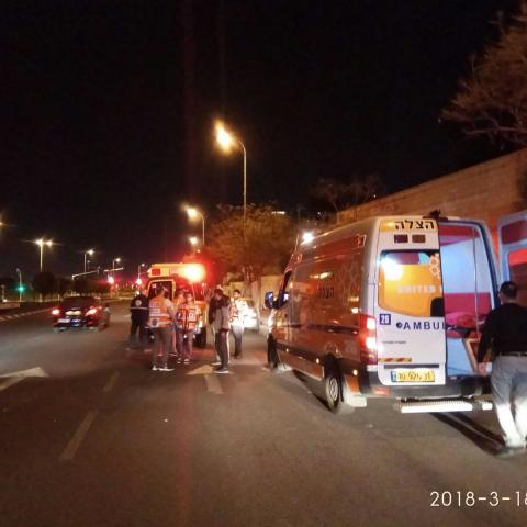 רוכב אופניים נפצע בינוני בתאונת דרכים ברחוב רבין פינת רחוב אבי אורן - חדשות בפתח תקווה