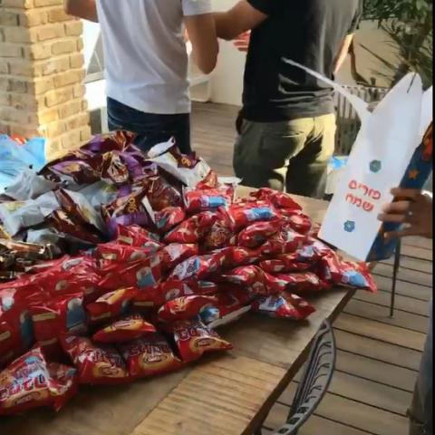 השתחרר מצנחנים והתחיל לעשות מעשים טובים למען ילדים אוטיסטים, קשישים וניצולי שואה - צפו בסרטונים! - מעשים טובים בפתח תקווה