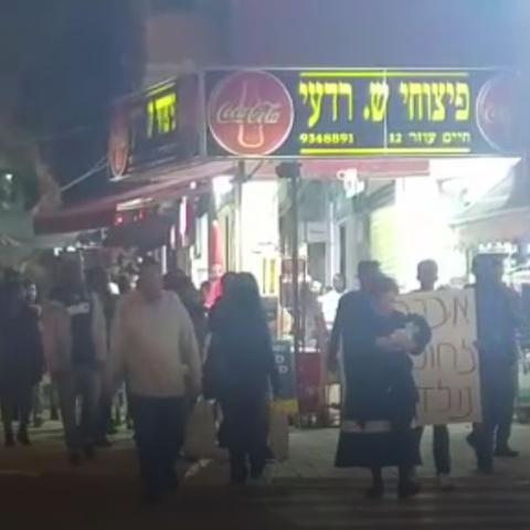 בשעה זו מתקיימת הפגנה במרכז פ"ת למען שחרור האזרח שמוחזק ע"י החמאס, אברה מנגיסטו - צפו בסרטונים! - חדשות בפתח תקווה