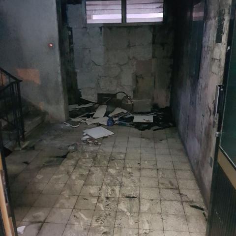שריפה בחדר מדרגות של בניין מגורים ברחוב קלאוזנר - חדשות בפתח תקווה