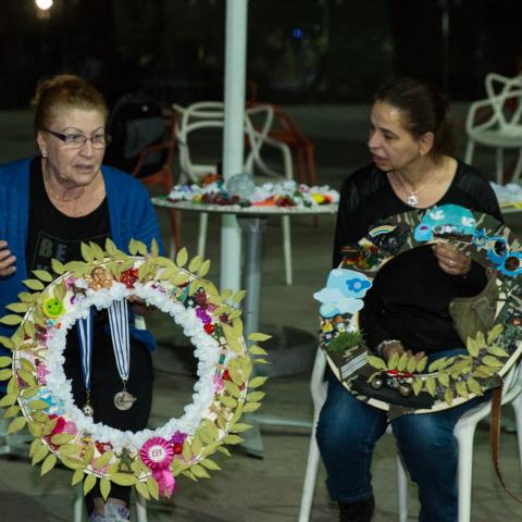 מייצג אמנות לקראת יום הזיכרון: יצירת זר אישי שיוכן ע"י משפחות שכולות - קהילות בפתח תקווה