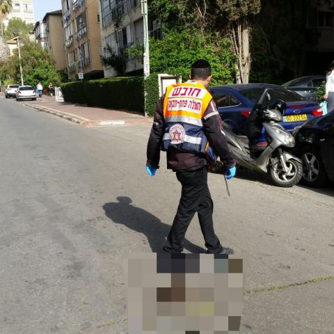 פעוטה בת 3 נפצעה בינוני מפגיעת אופנוע ברחוב פיק"א - חדשות בפתח תקווה