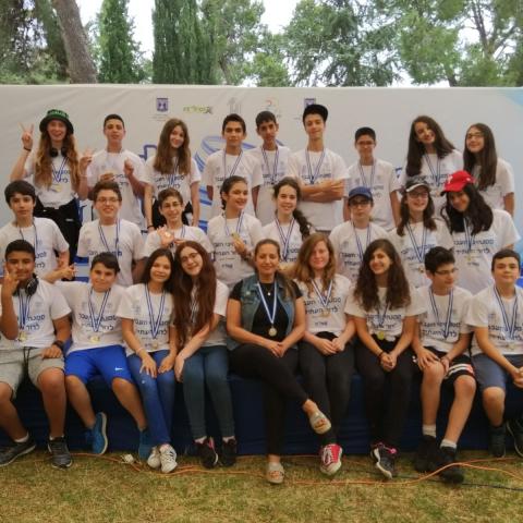 תלמידי כיתה ז' מחוננים של חטיבת רשיש זכתה במקום הראשון בגמר חידון "גדולי האומה" - חינוך בפתח תקווה