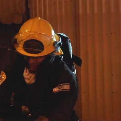 כך לוחמי האש כיבו אמש את השריפה במפעל המתכות בסגולה - תיעוד מיוחד של תחנת כיבוי אש פ"ת (וידיאו) - חדשות בפתח תקווה