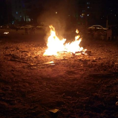 "ראיתי נערים שנכנסים למדורה ובועטים בגחלים לוהטות". - חדשות בפתח תקווה
