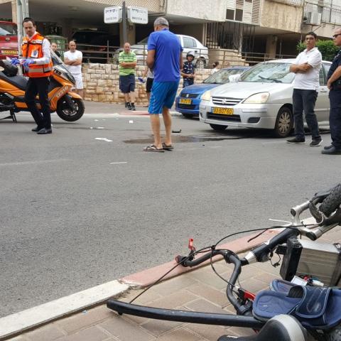 רוכב אופניים חשמליים נפצע בינוני מפגיעת רחב ברחוב ברוידה בפתח תקווה - חדשות בפתח תקווה