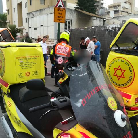 רוכב אופנוע נפצע בינוני מפגיעת רכב ברחוב צה"ל בפתח תקווה - חדשות בפתח תקווה