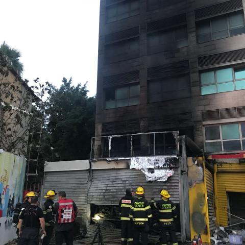חשד להצתה: שריפה בחנות ברחוב חובבי ציון - חדשות בפתח תקווה