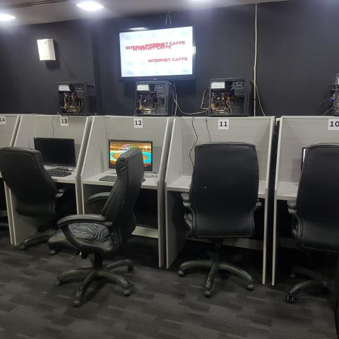 שוטרים פשטו על עסק למשחקי מזל אסורים ברחוב שנקר - חדשות בפתח תקווה