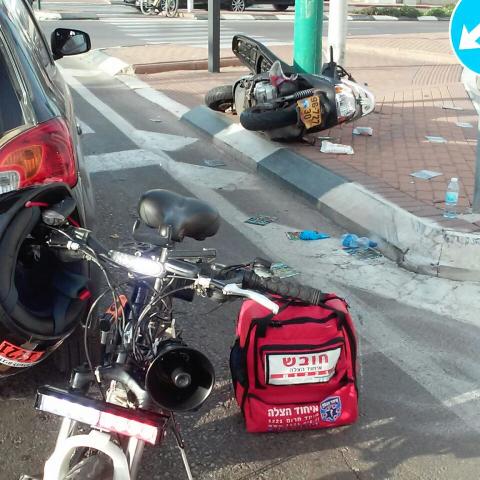 רוכב קטנוע נפצע קל ברחוב הרב מלכה - חדשות בפתח תקווה