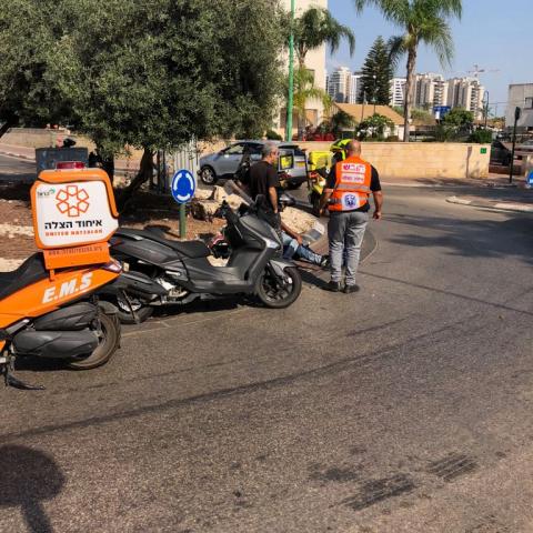 רוכב קטנוע נפצע קל ברחוב כנסת ישראל - חדשות בפתח תקווה