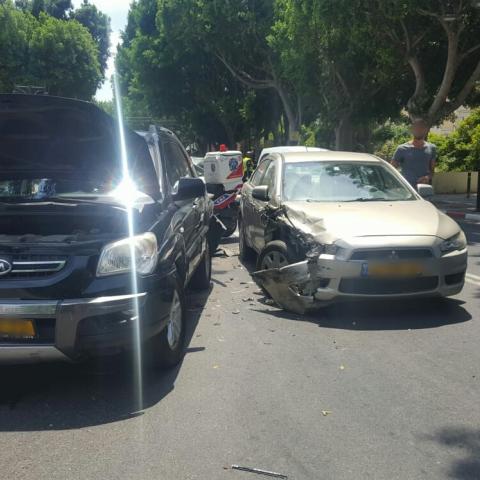נהגת נפצעה קל בתאונה בין 3 כלי רכב ברח' שטמפפר פינת רח' רמב"ם - חדשות בפתח תקווה