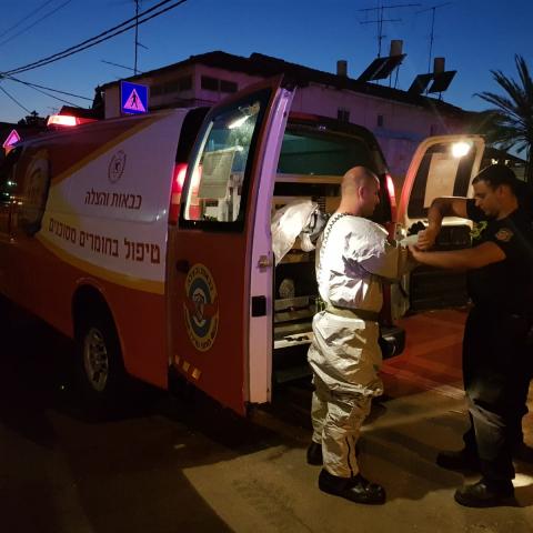 6 פצועים קל משאיפת חומר הדברה שפוזר בדירת מגורים ברחוב רות בפתח תקווה - חדשות בפתח תקווה