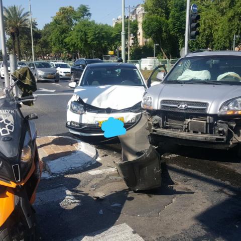 נהגת נפצעה קל בתאונת דרכים בצומת כביש 40 - רחוב הוותיקים - חדשות בפתח תקווה