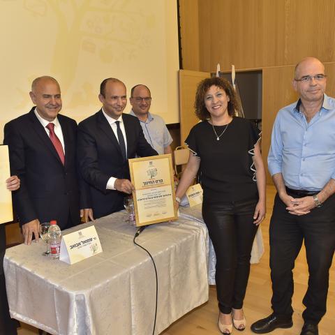 שר החינוך העניק לבית הספר "בן גוריון" בפתח תקוה את פרס החינוך המוסדי לשנת הלימודים תשע"ח - חינוך בפתח תקווה