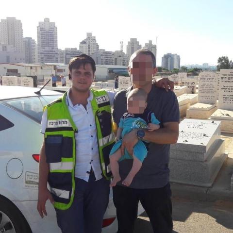 ילד ננעל ברכב - במתחם בית העלמין סגולה - חדשות בפתח תקווה