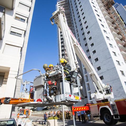 צפו בתרגיל המגדל הלוהט המדמה לראשונה פגיעת טיל בבניין מגורים בפתח תקווה - חדשות בפתח תקווה