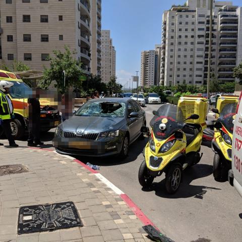 נער בן 16 שרכב על אופניים חשמליים נפצע בינוני מפגיעת רכב ברחוב בן חור - חדשות בפתח תקווה