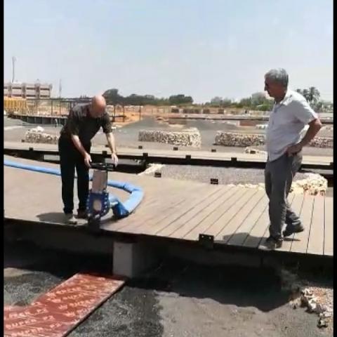יחזיק מים? בוצע ניסיון למילוי מים באגם האקולוגי שעתיד להיפתח בקרוב (וידיאו) - איכות הסביבה וחזות העיר בפתח תקווה