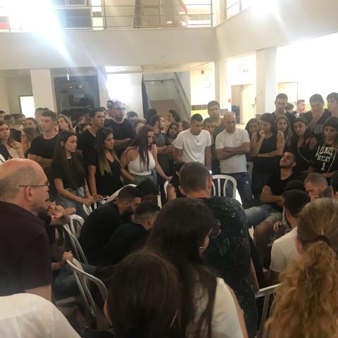 בבית ספר תיכון ע"ש גולדה מאיר בפ"ת מתאבלים על סמ"ר אביב לוי  ז''ל: "איבדנו אח" - חינוך בפתח תקווה