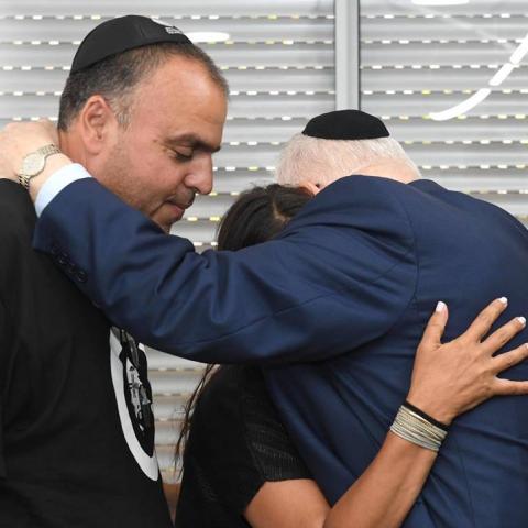 נשיא המדינה ניחם את משפחתו של הלוחם אביב לוי ז"ל: "הגעתי היום לחבק את משפחת לוי בשם כולנו". - חדשות בפתח תקווה