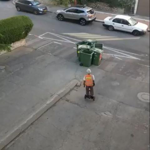 החיים בזבל? שיטה חדשה להחזיר פחי אשפה למקום - צפו בסרטון! - איכות הסביבה וחזות העיר בפתח תקווה