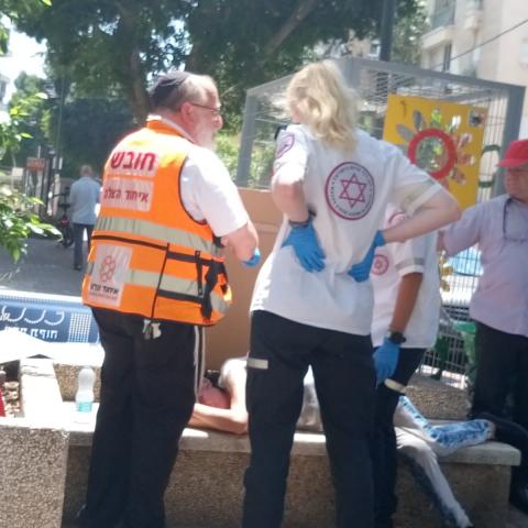 דיירת רחוב נפצעה קל ברחוב מונטיפיורי בפתח תקווה - חדשות בפתח תקווה