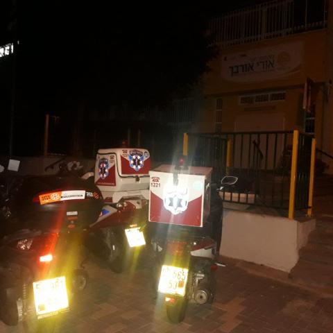 בן 70 נמצא ללא רוח חיים באולם ספורט בממ''ד כפר גנים ועבר החייאה בהצלחה - חדשות בפתח תקווה