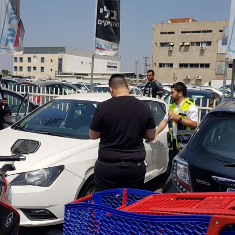 פעוט ננעל ברכב בחניון אושר עד בפתח תקווה - חדשות בפתח תקווה