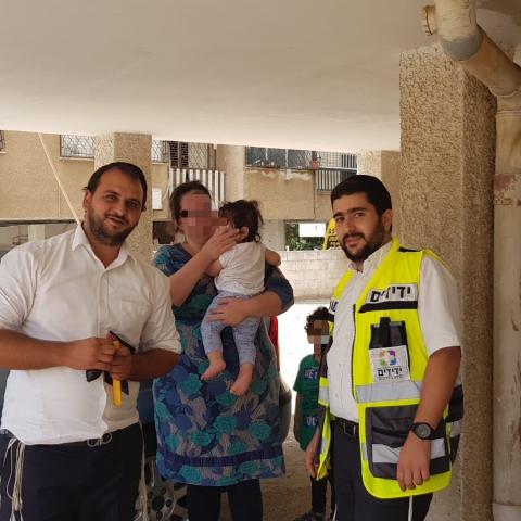 פעוט בן שנתיים ננעל ברכב ברחוב ליברכט בפתח תקווה - חדשות בפתח תקווה
