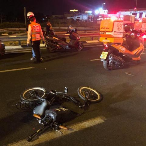 נער בן 16 שרכב על אופניים חשמליים נפצע קשה מפגיעת רכב סמוך לצומת שעריה - חדשות בפתח תקווה