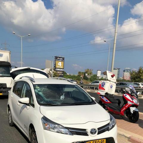 נער בן 14 שרכב על אופניים חשמליים נפצע מפגיעת רכב בדרך אם המושבות בפתח תקווה - חדשות בפתח תקווה